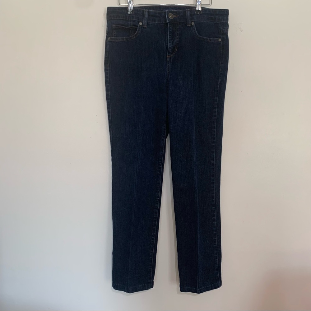 Bandolino Mandie straight denim jeans. They are a classic mid-rise style Size 8